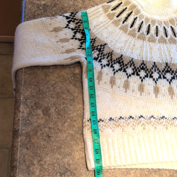 Old Navy Turtleneck Sweater - Picture 4 of 4